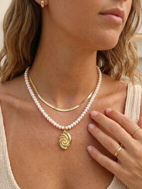 Slide Jewelry Gold Shell Pendant Pearl Necklace
